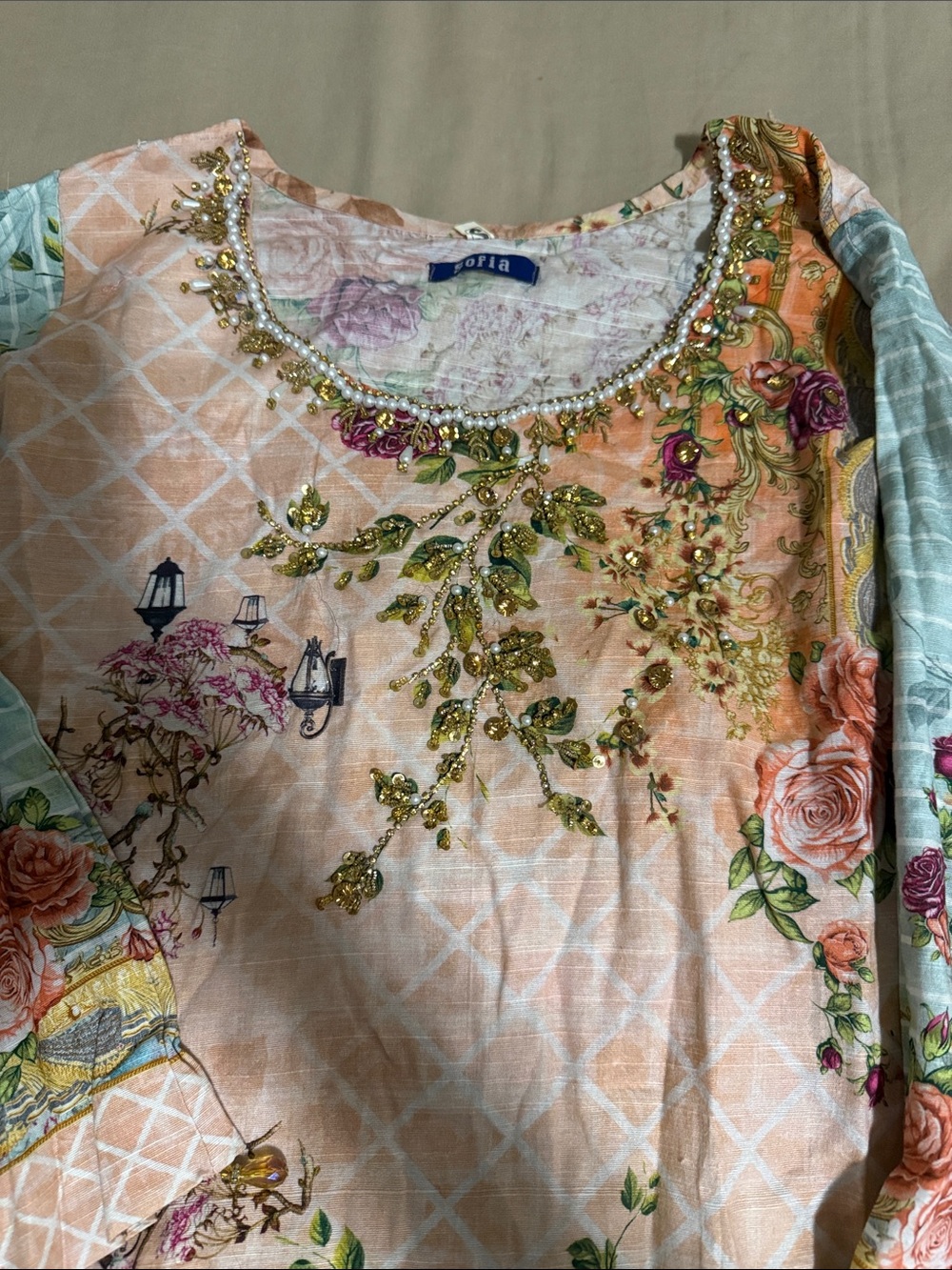 Floral Embellished Kurta Set with Peach Trousers - Picture 2 of 9